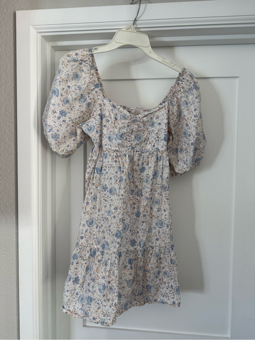 Billabong Blue and Cream Floral Puff-Sleeve Mini Dress